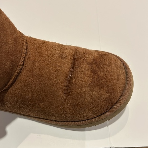 UGG Bailey Button Brown Short Sheepskin Boots - Picture 9 of 15